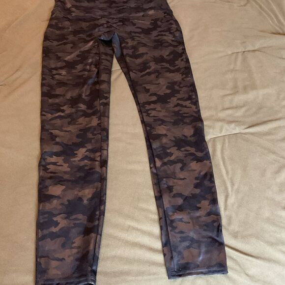 Spanx Look At Me Now Camo Print Seamless Leggings Size XL - Picture 2 of 4